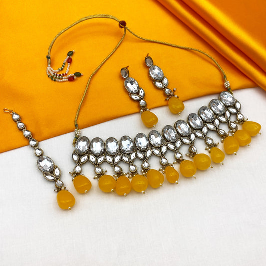 Kundan Necklace Earrings and Tikka. (08-0492)